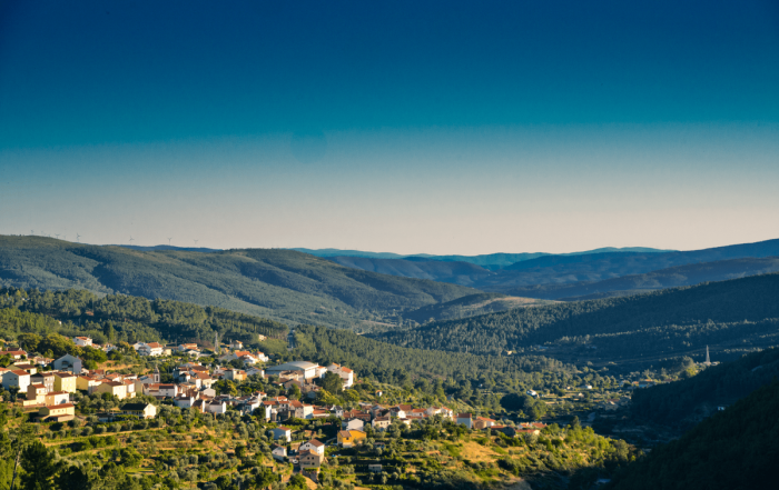 Cortes do Meio, Aldeia de Montanha