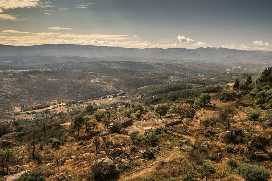 Vista do Miradouro do Outeiro, em fornos de Algodres, Aldeia de Montanha